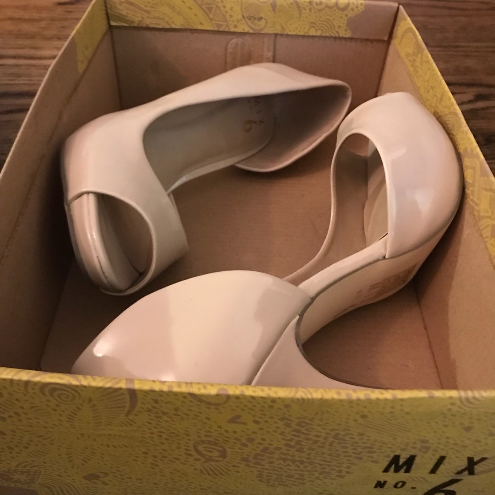 Mix No. 6 Nude peep toe shoe